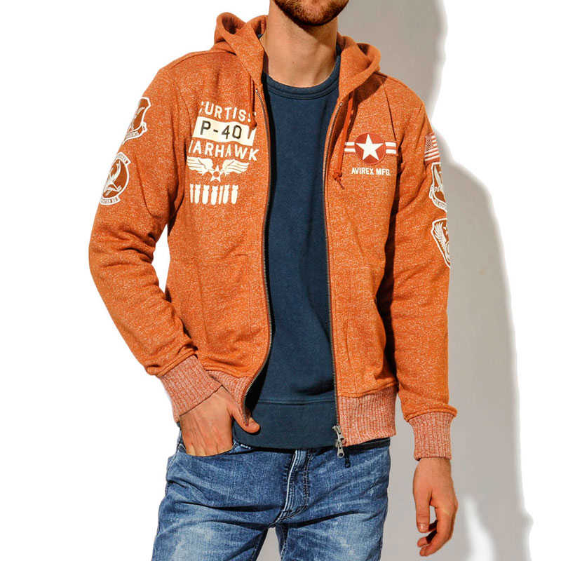 ヘイデン・クリステンセン流リラックス着こなし！上手なカラーパーカ